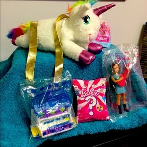 FREE SURPRISE in Unicorn pocketbook for child